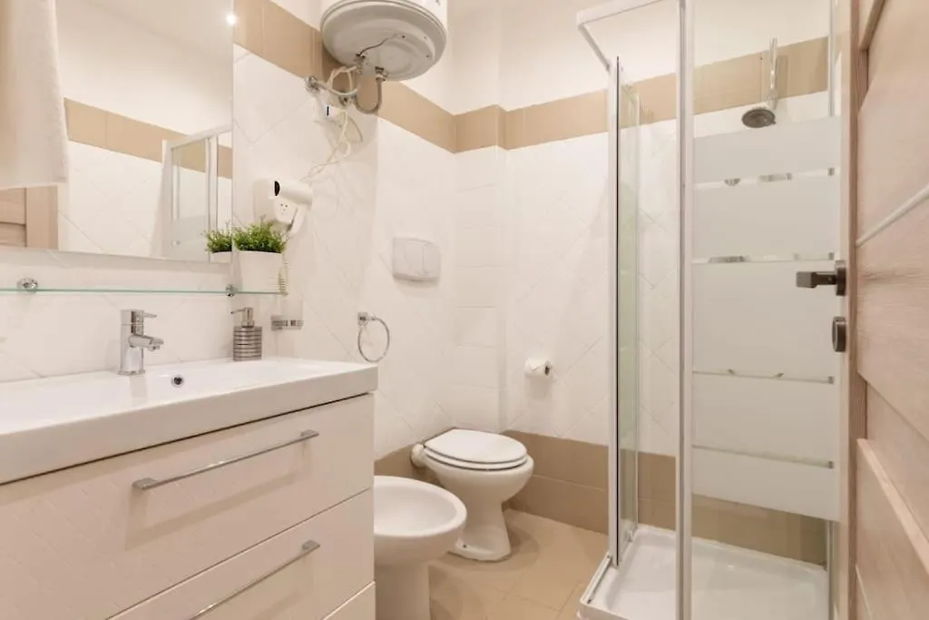 Apartment Private Room In A Guest House With Private Bath N1 Rome